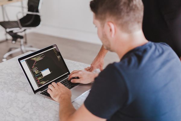 Kompleksowe podejście do naprawy laptopów