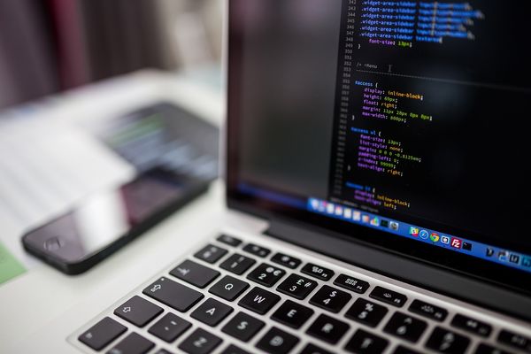 Od pomysłu do produktu: Praca w firmie programistycznej